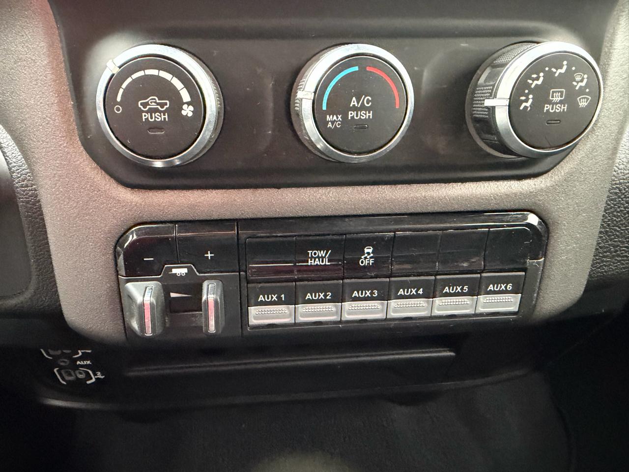 RAM 2500 Tradesman 4x4 Crew Cab 6'4" Box 2020