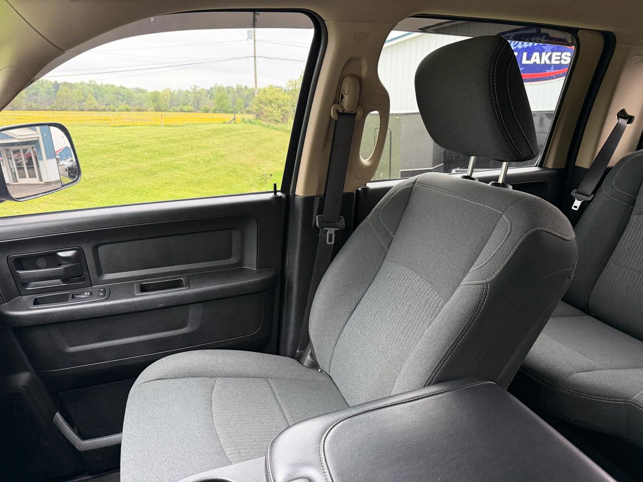 RAM 2500 Tradesman 4x4 Crew Cab 6'4" Box 2020