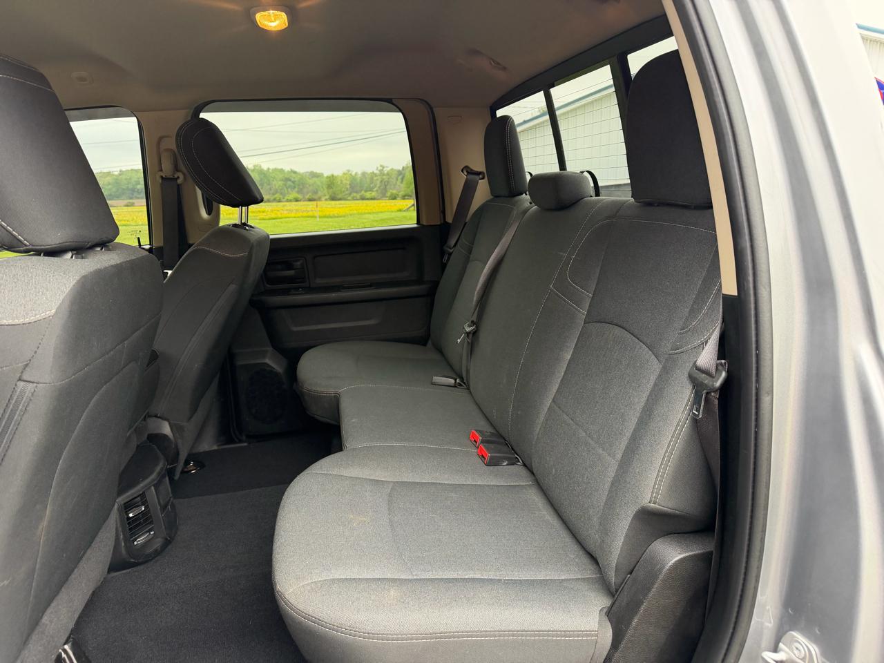 RAM 2500 Tradesman 4x4 Crew Cab 6'4" Box 2020