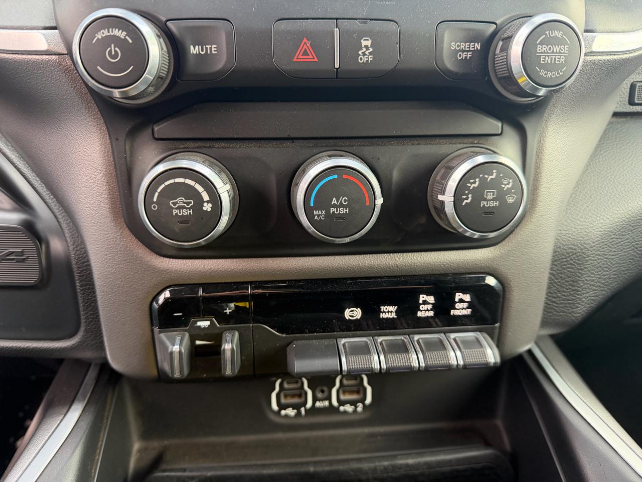 RAM 2500 Big Horn 4x4 Mega Cab 6'4" Box 2019