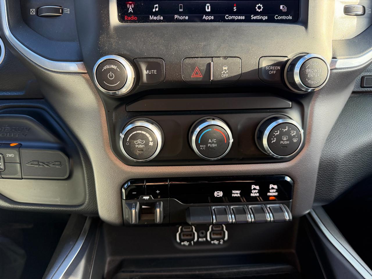 RAM 2500 Big Horn 4x4 Mega Cab 6'4" Box 2019