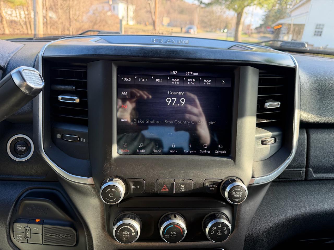 RAM 2500 Big Horn 4x4 Mega Cab 6'4" Box 2019