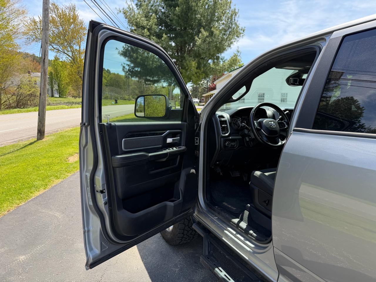 RAM 2500 Big Horn 4x4 Mega Cab 6'4" Box 2019