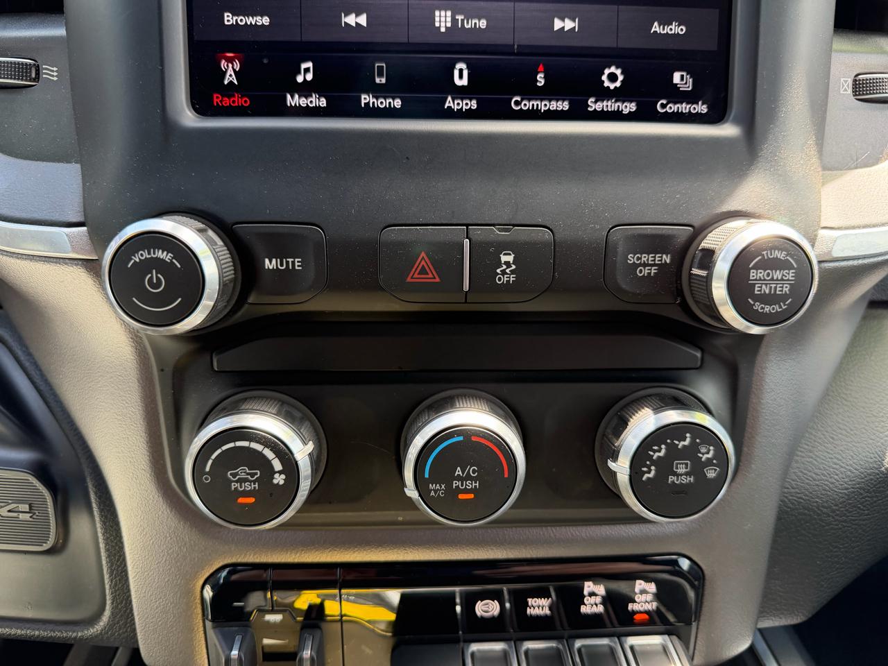 RAM 2500 Big Horn 4x4 Mega Cab 6'4" Box 2019