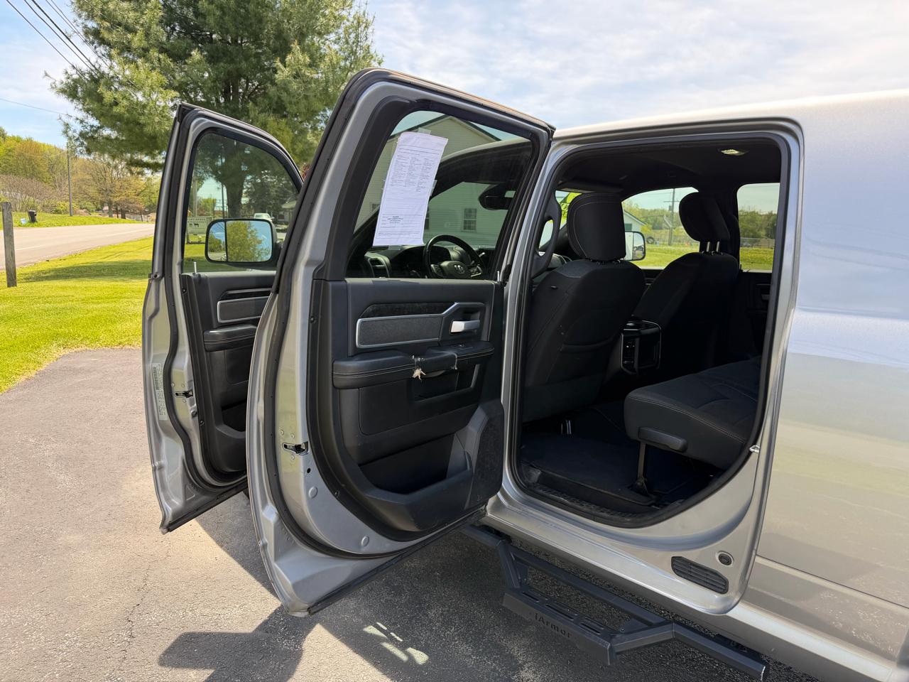 RAM 2500 Big Horn 4x4 Mega Cab 6'4" Box 2019