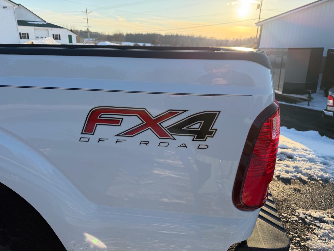 Ford Super Duty F-350 SRW 4WD Reg Cab 137" XLT 2016