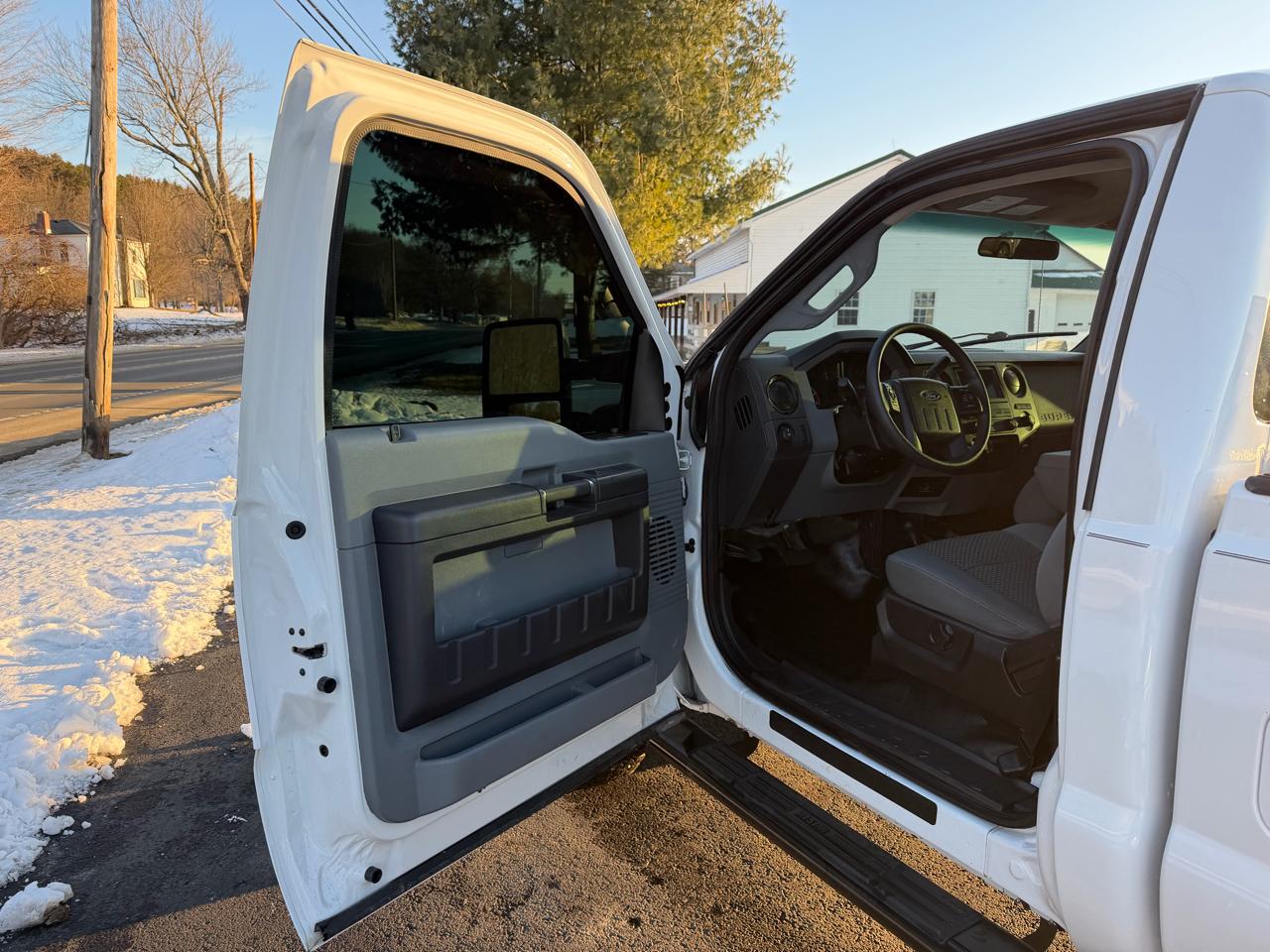 Ford Super Duty F-350 SRW 4WD Reg Cab 137" XLT 2016