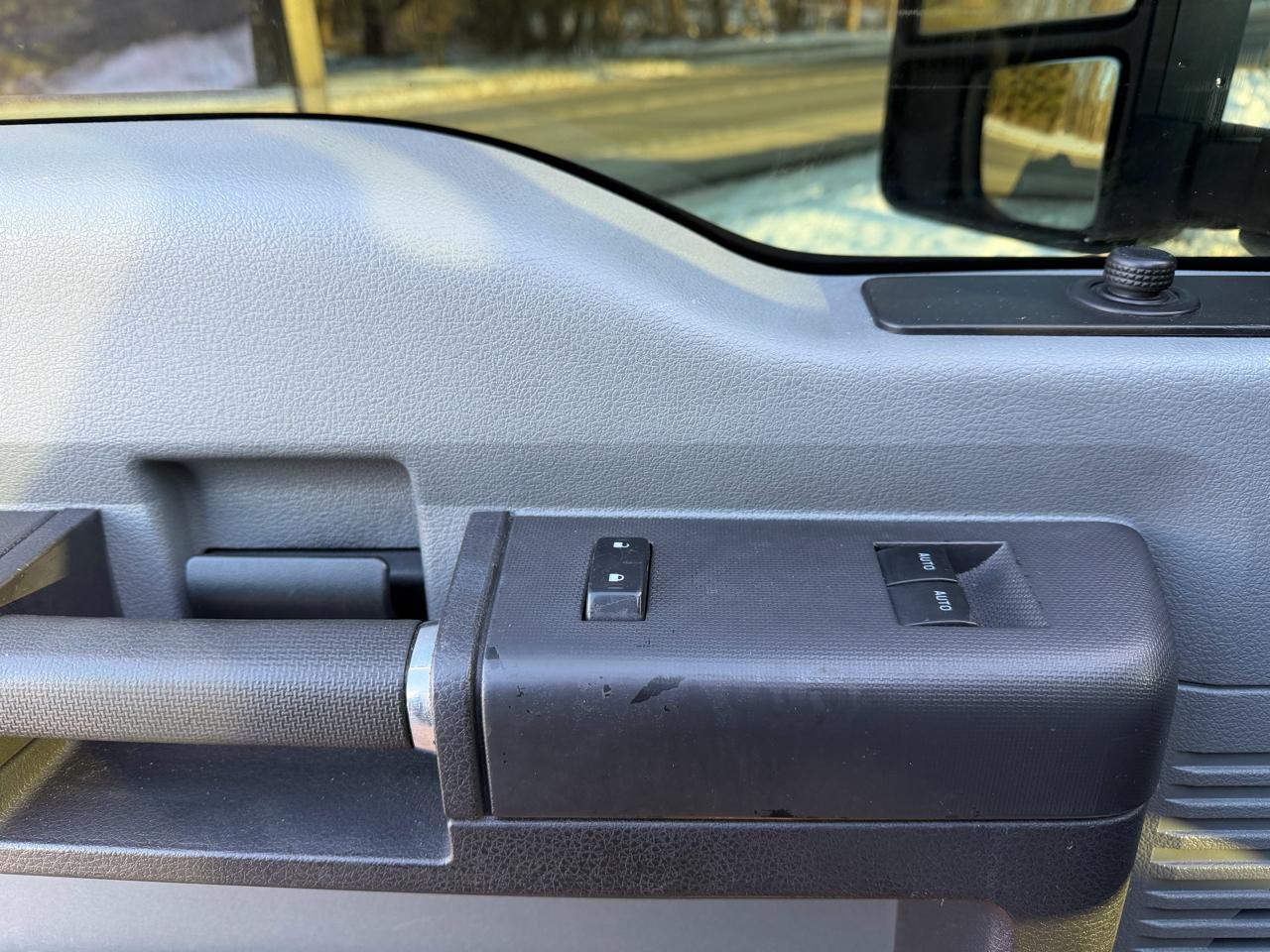 Ford Super Duty F-350 SRW 4WD Reg Cab 137" XLT 2016