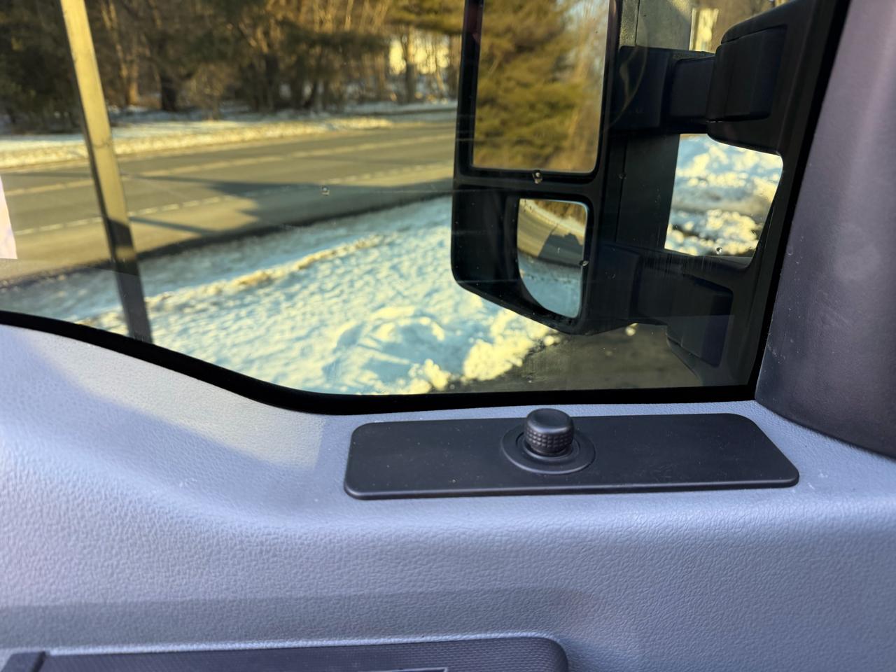 Ford Super Duty F-350 SRW 4WD Reg Cab 137" XLT 2016