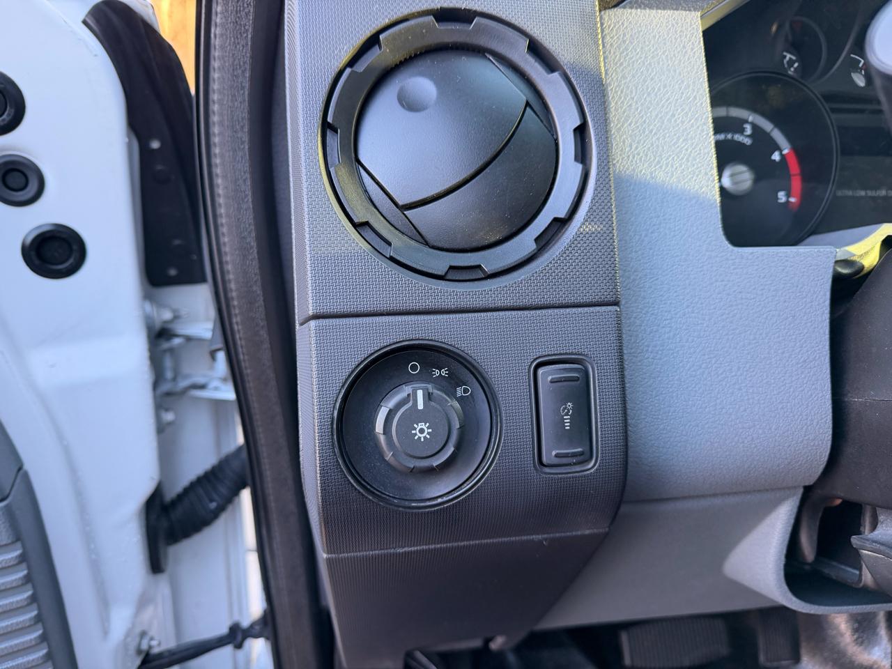 Ford Super Duty F-350 SRW 4WD Reg Cab 137" XLT 2016