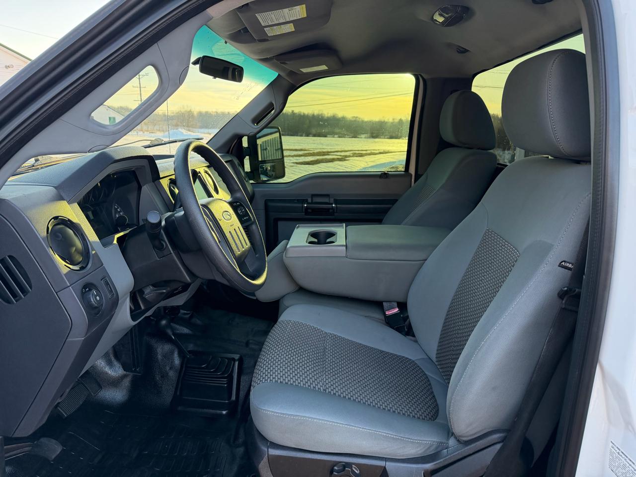 Ford Super Duty F-350 SRW 4WD Reg Cab 137" XLT 2016