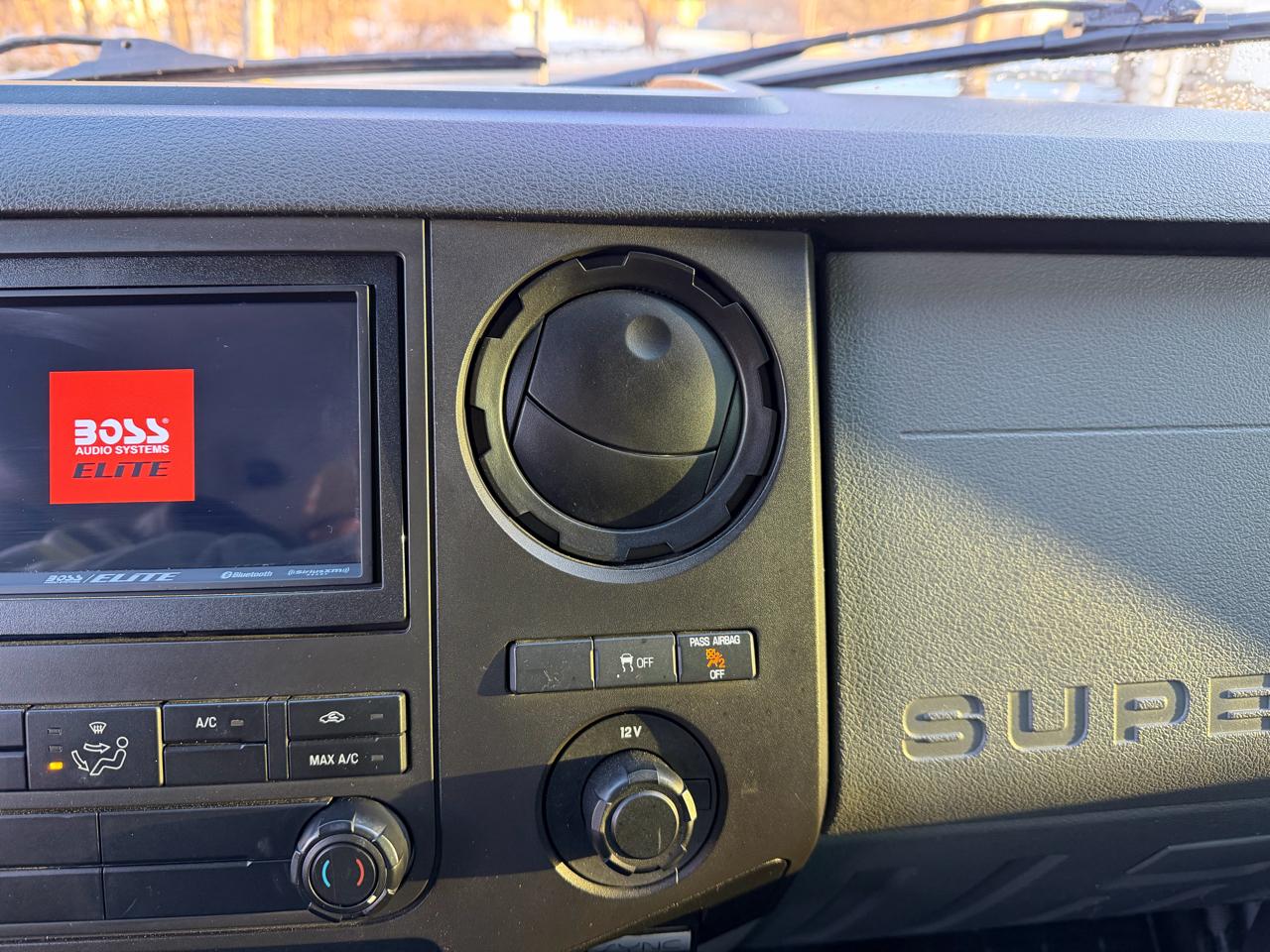 Ford Super Duty F-350 SRW 4WD Reg Cab 137" XLT 2016