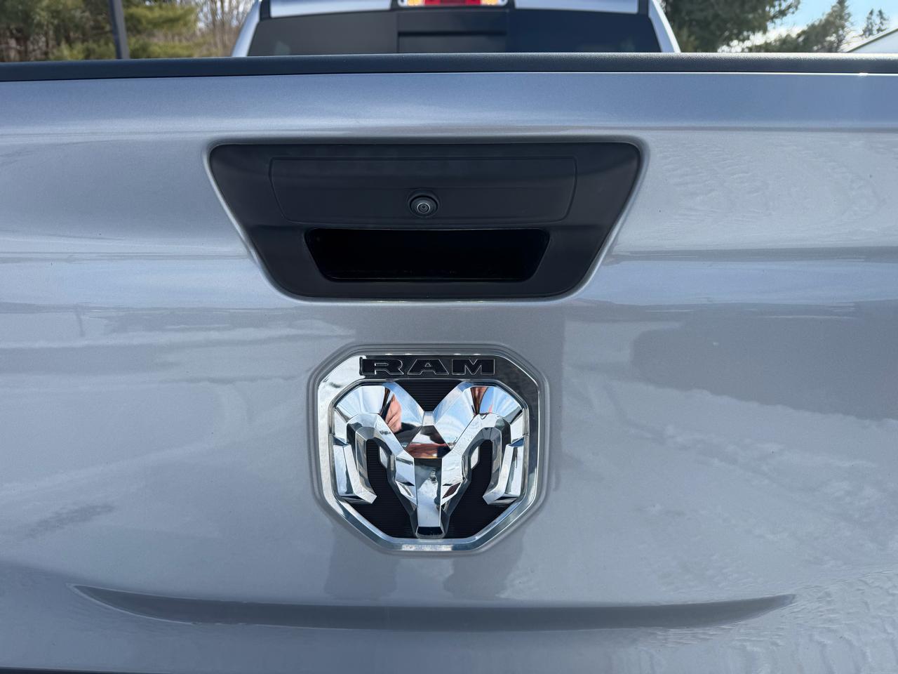 RAM 1500 Big Horn 4x4 Crew Cab 5'7" Box 2023