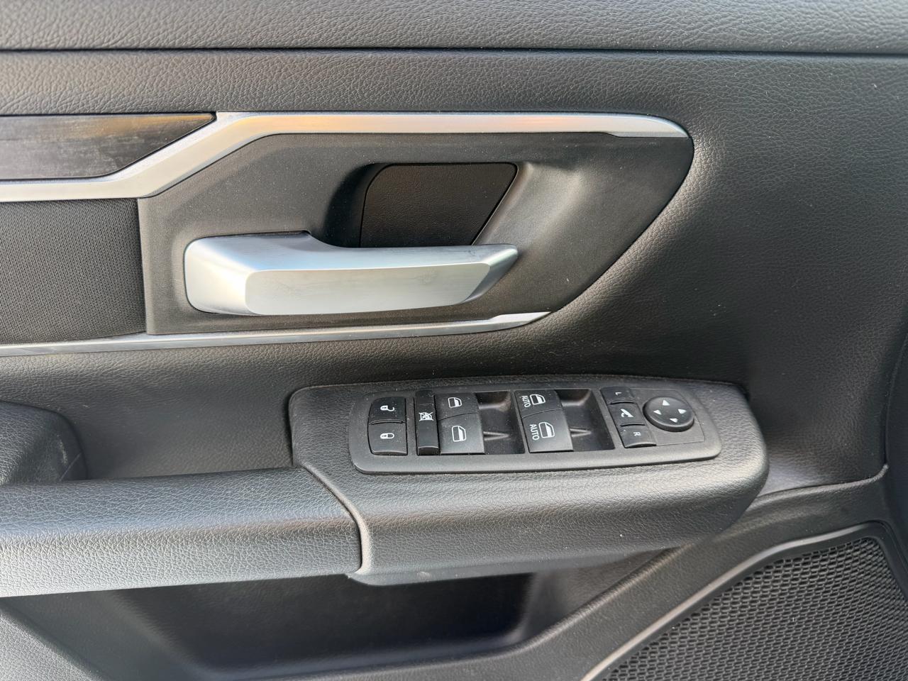 RAM 1500 Big Horn 4x4 Crew Cab 5'7" Box 2023