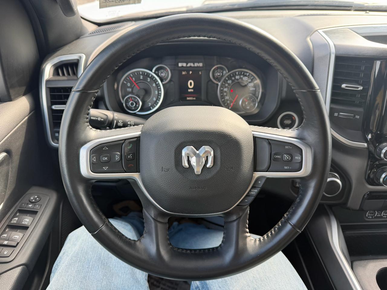 RAM 1500 Big Horn 4x4 Crew Cab 5'7" Box 2023