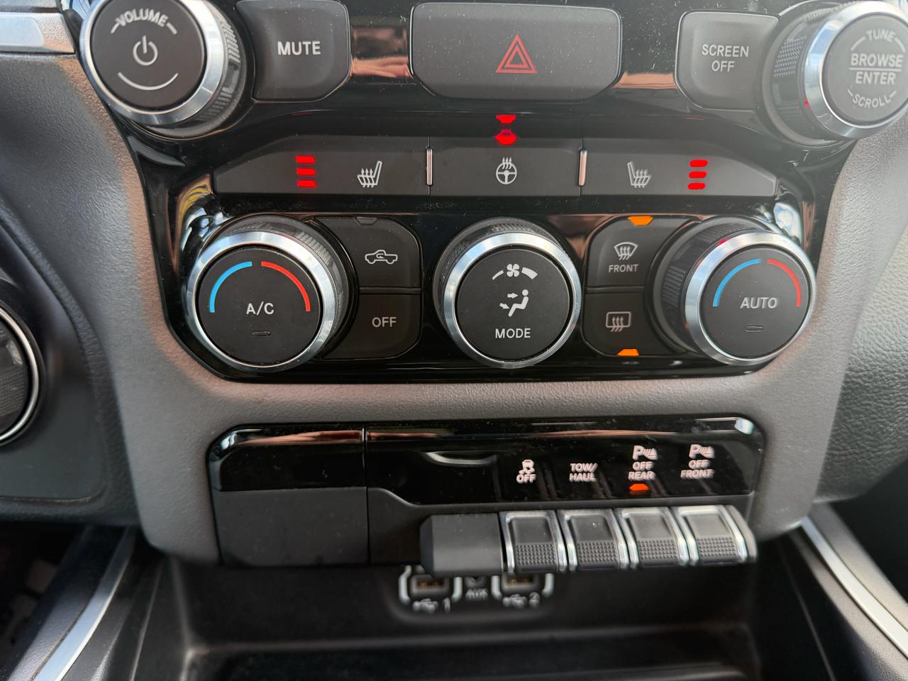 RAM 1500 Big Horn 4x4 Crew Cab 5'7" Box 2023