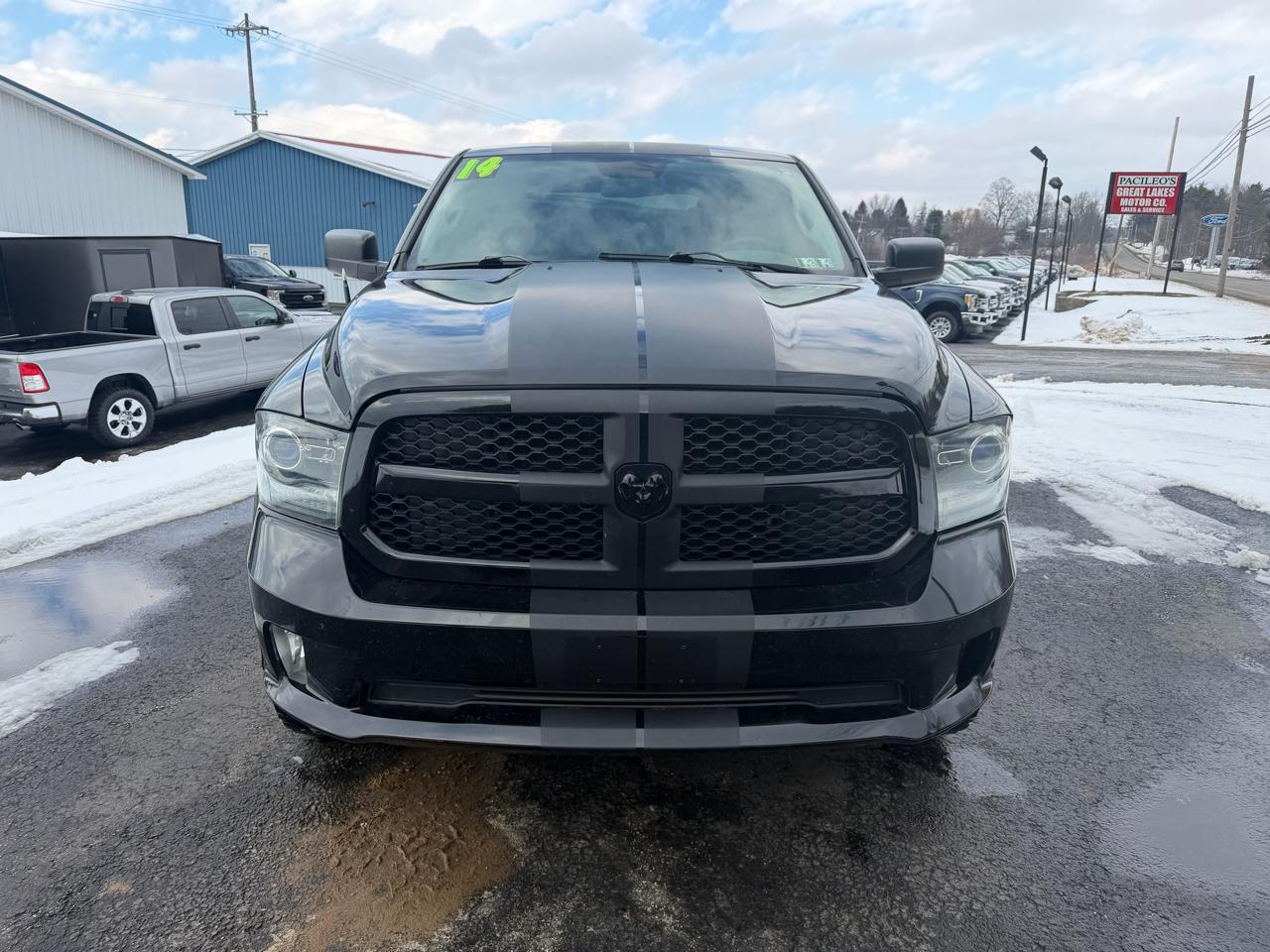 RAM 1500 4WD Crew Cab 140.5" Express 2014