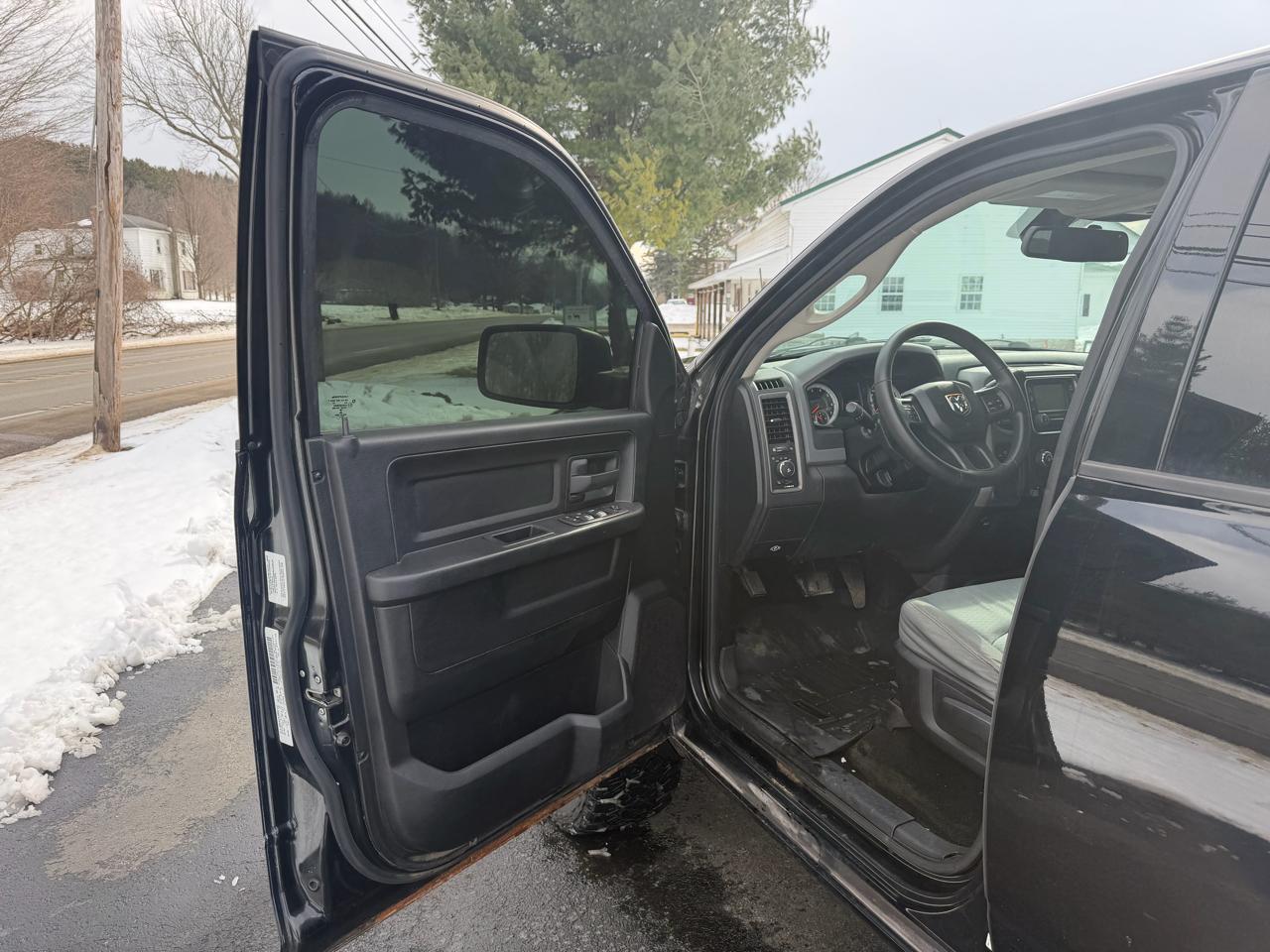 RAM 1500 4WD Crew Cab 140.5" Express 2014