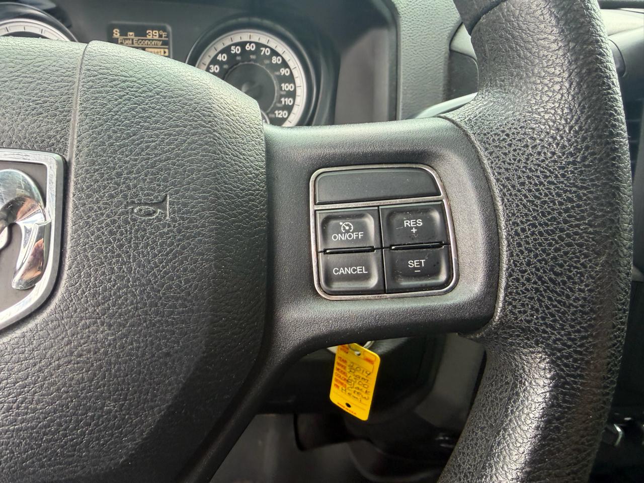 RAM 1500 4WD Crew Cab 140.5" Express 2014