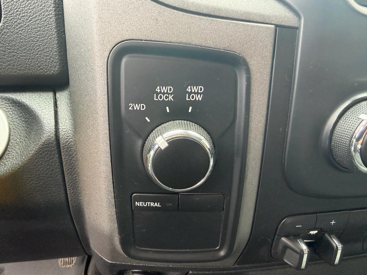 RAM 1500 4WD Crew Cab 140.5" Express 2014