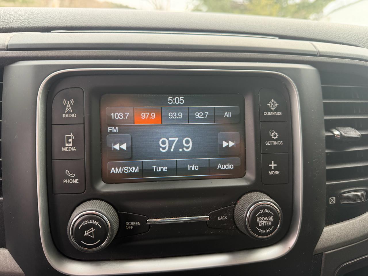 RAM 1500 4WD Crew Cab 140.5" Express 2014