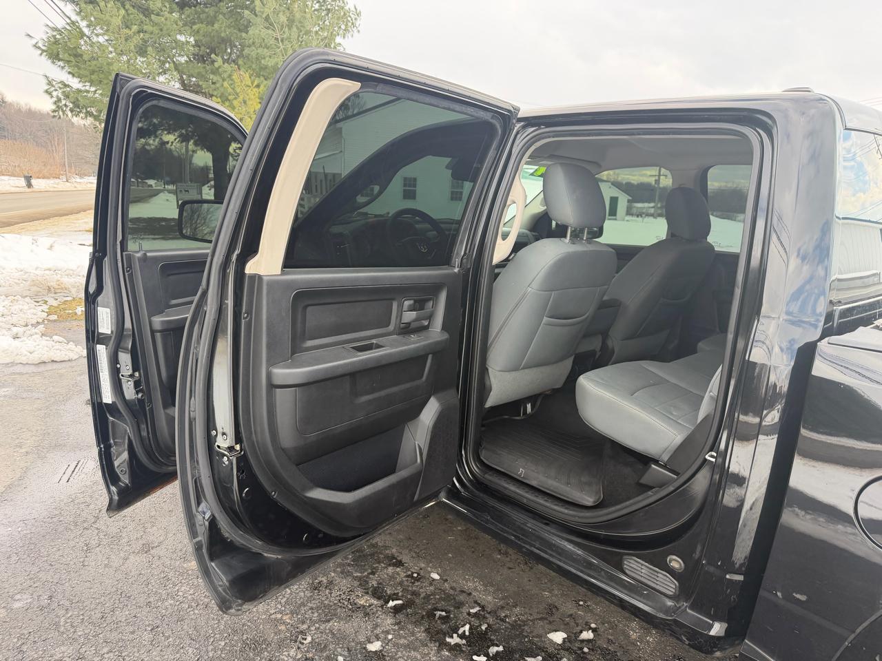 RAM 1500 4WD Crew Cab 140.5" Express 2014