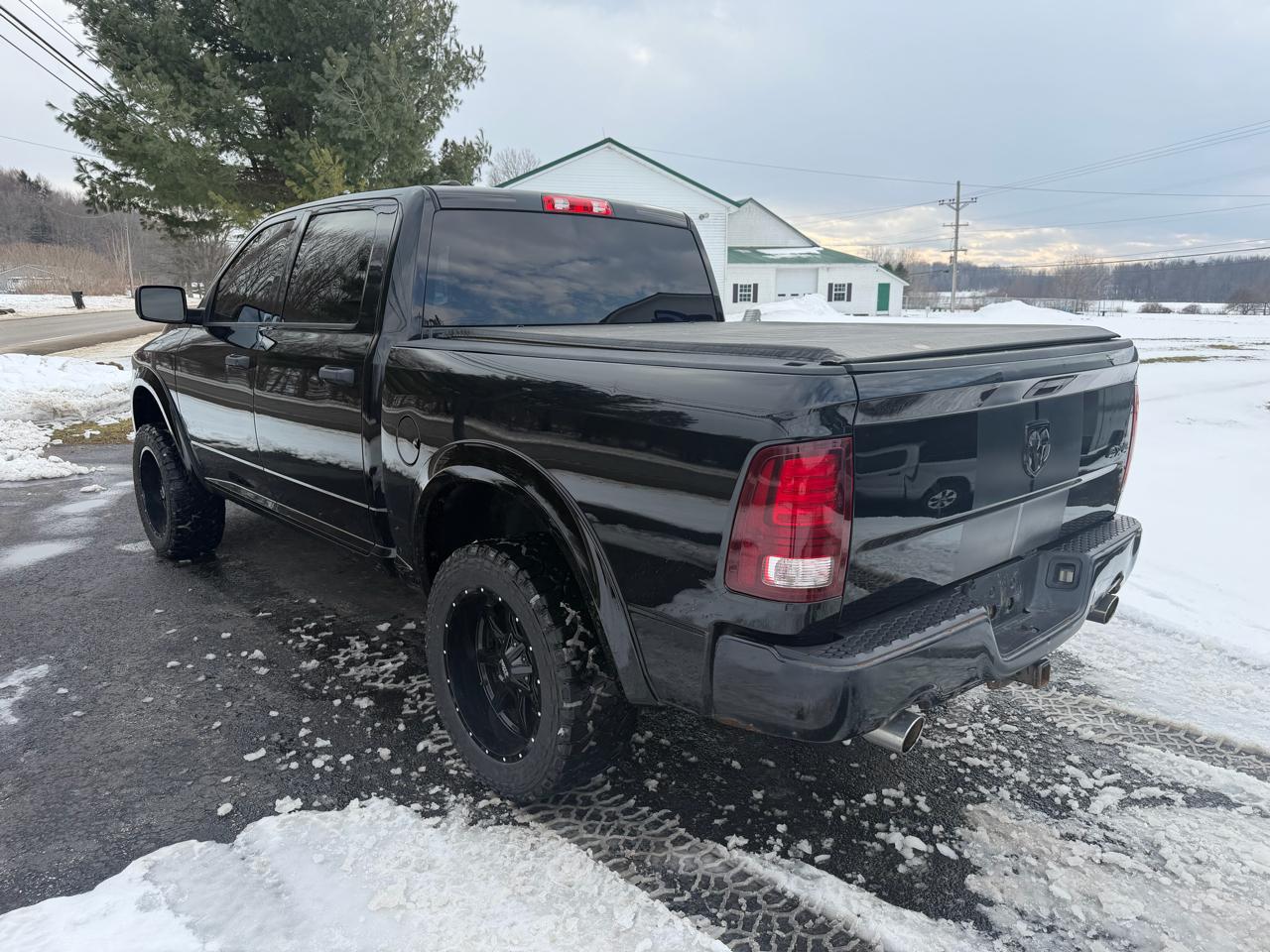 RAM 1500 4WD Crew Cab 140.5" Express 2014