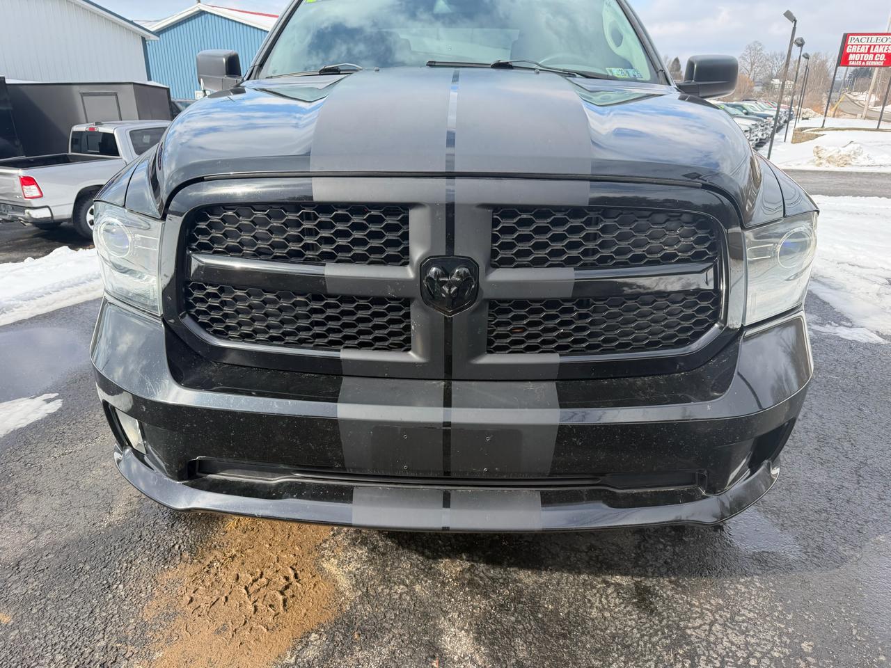 RAM 1500 4WD Crew Cab 140.5" Express 2014