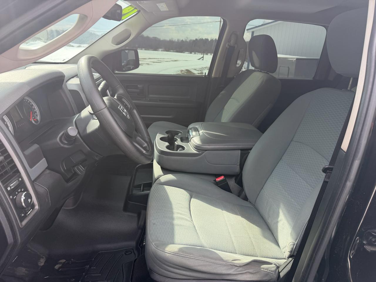 RAM 1500 4WD Crew Cab 140.5" Express 2014