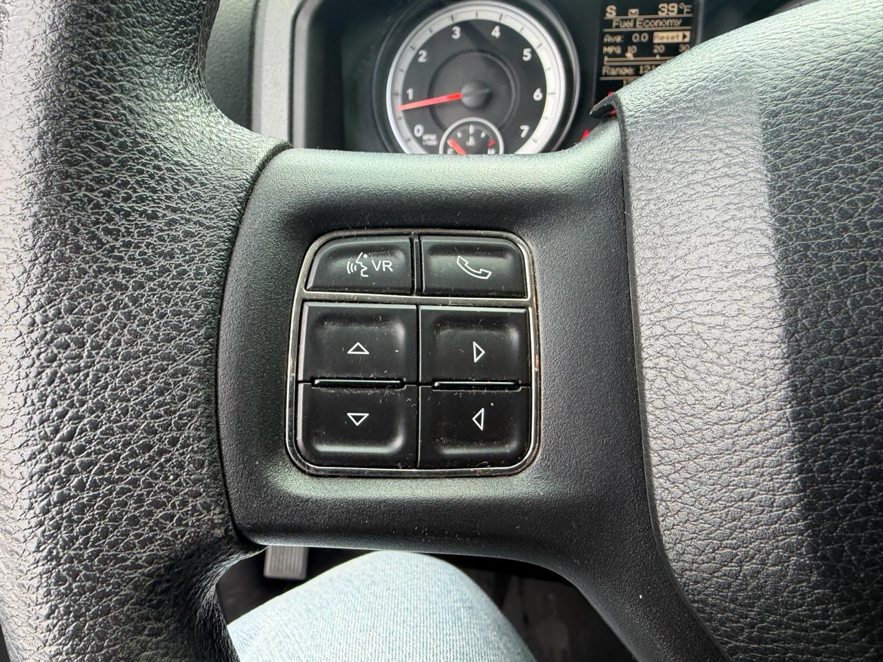 RAM 1500 4WD Crew Cab 140.5" Express 2014