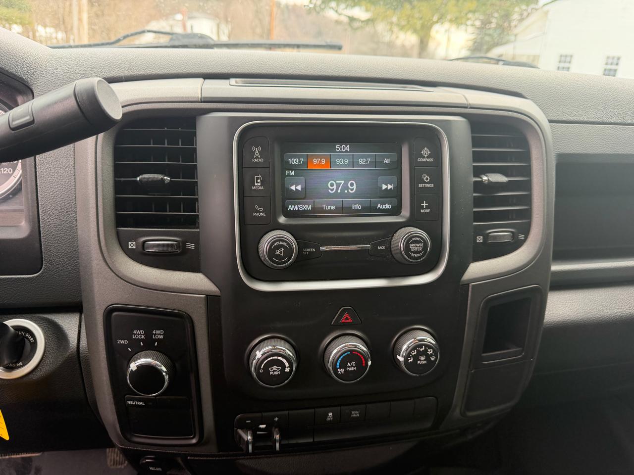 RAM 1500 4WD Crew Cab 140.5" Express 2014