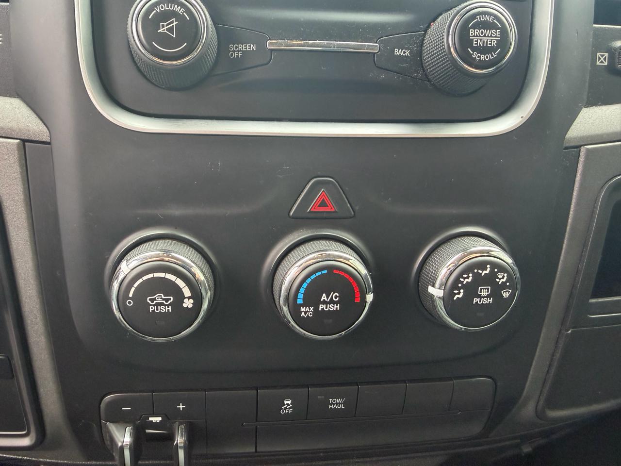 RAM 1500 4WD Crew Cab 140.5" Express 2014