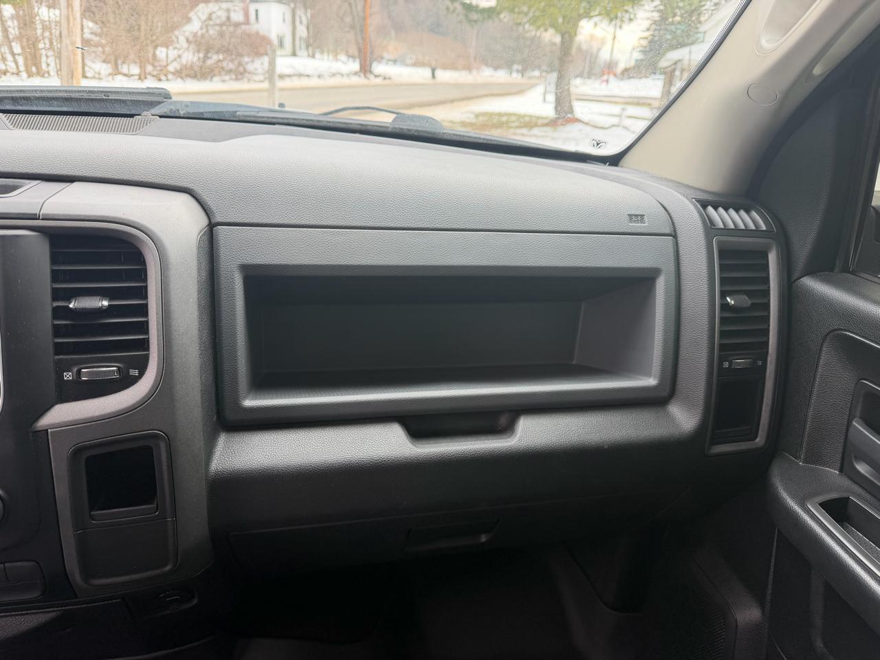 RAM 1500 4WD Crew Cab 140.5" Express 2014