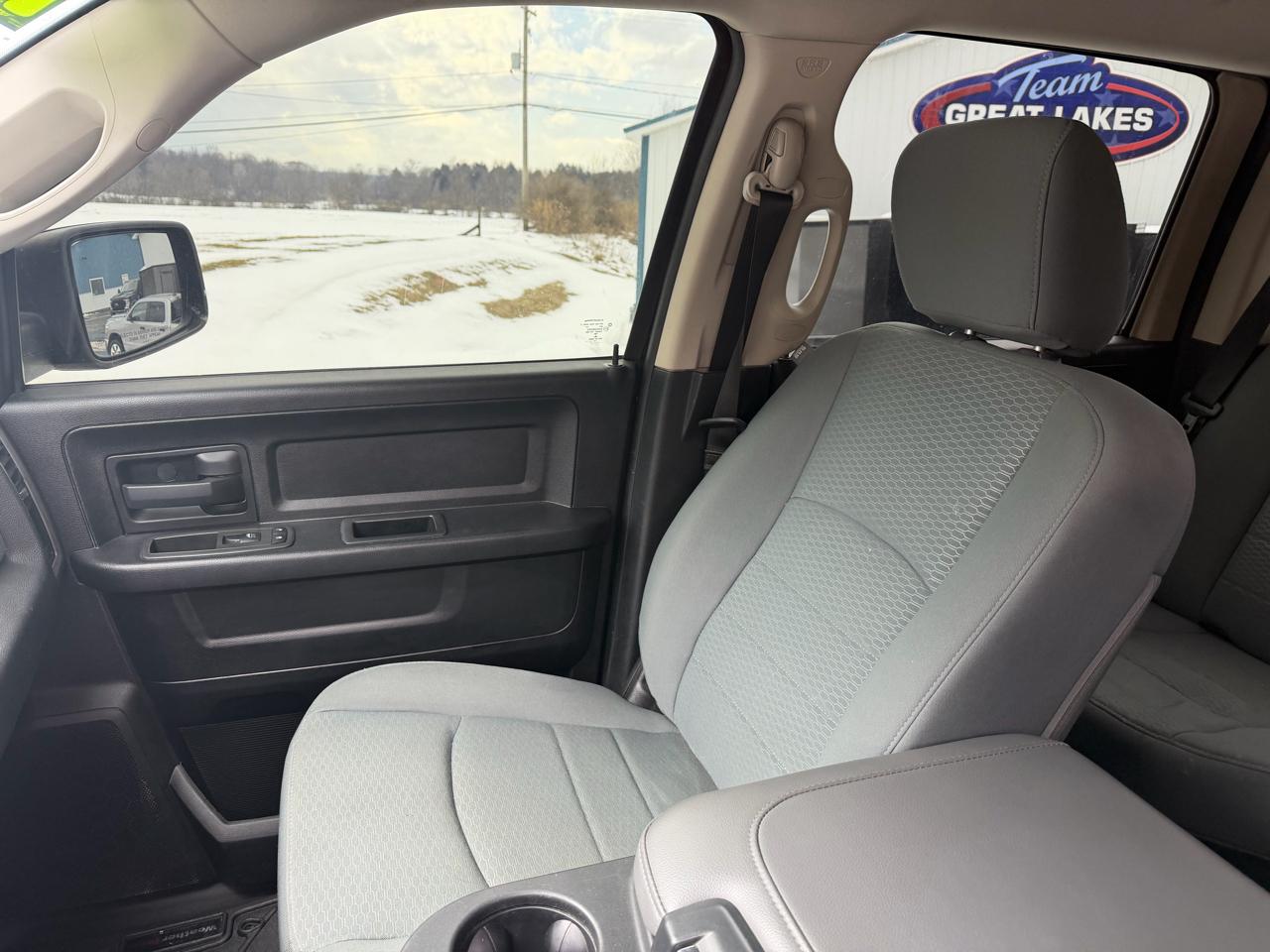 RAM 1500 4WD Crew Cab 140.5" Express 2014