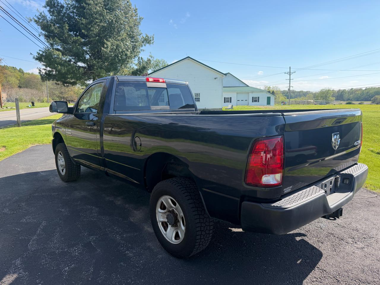 RAM 2500 4WD Reg Cab 140.5" Tradesman 2016