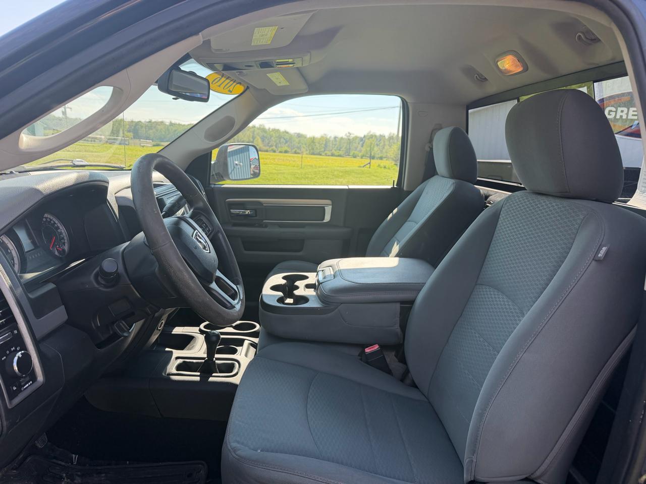 RAM 2500 4WD Reg Cab 140.5" Tradesman 2016