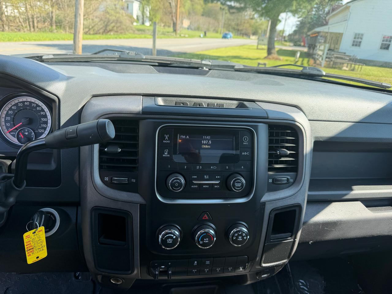 RAM 2500 4WD Reg Cab 140.5" Tradesman 2016