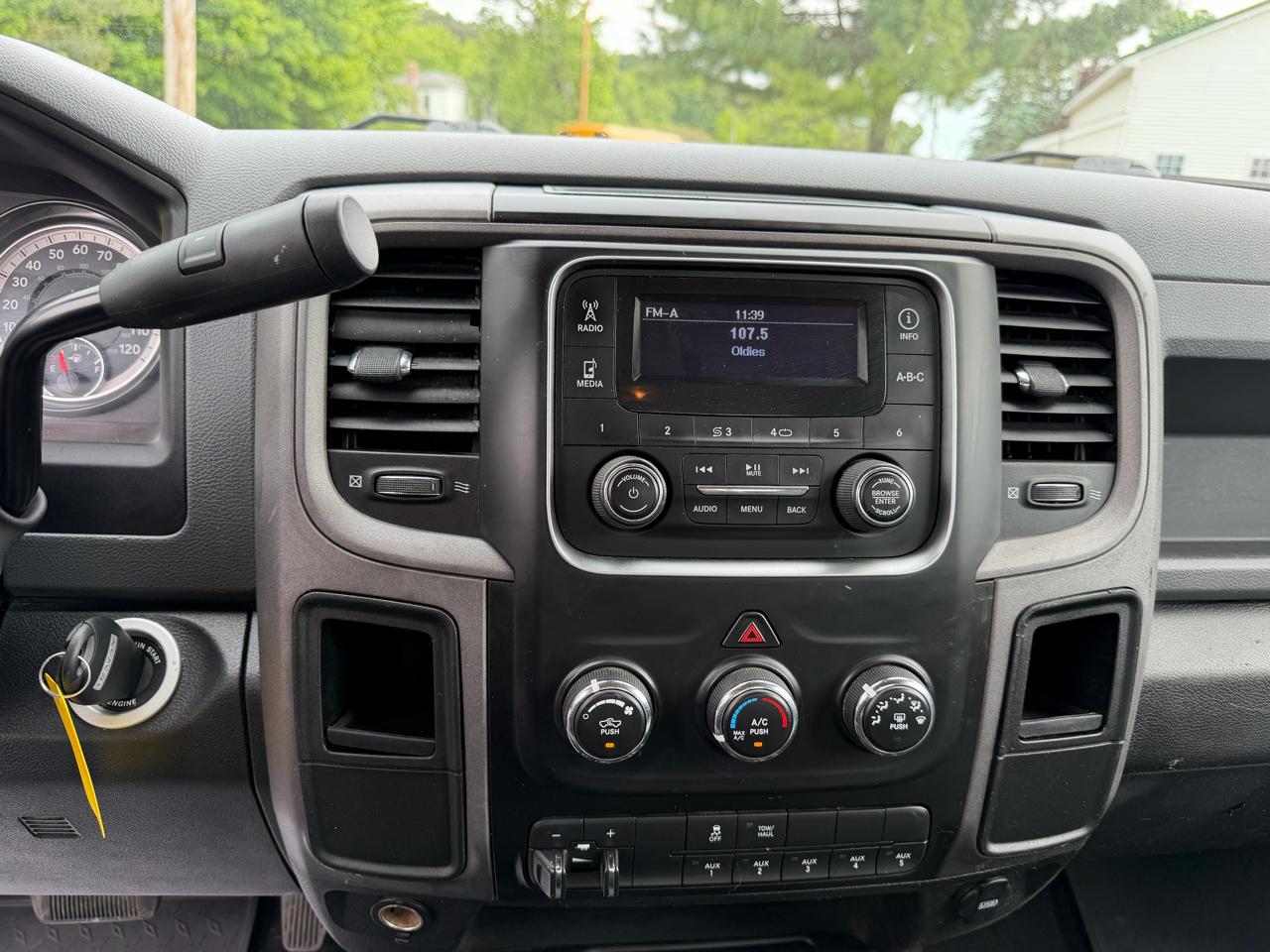 RAM 2500 4WD Reg Cab 140.5" Tradesman 2016