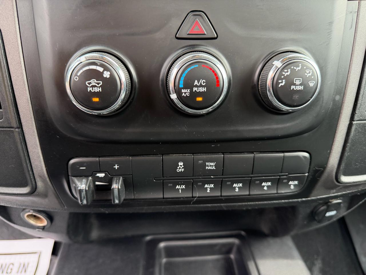 RAM 2500 4WD Reg Cab 140.5" Tradesman 2016