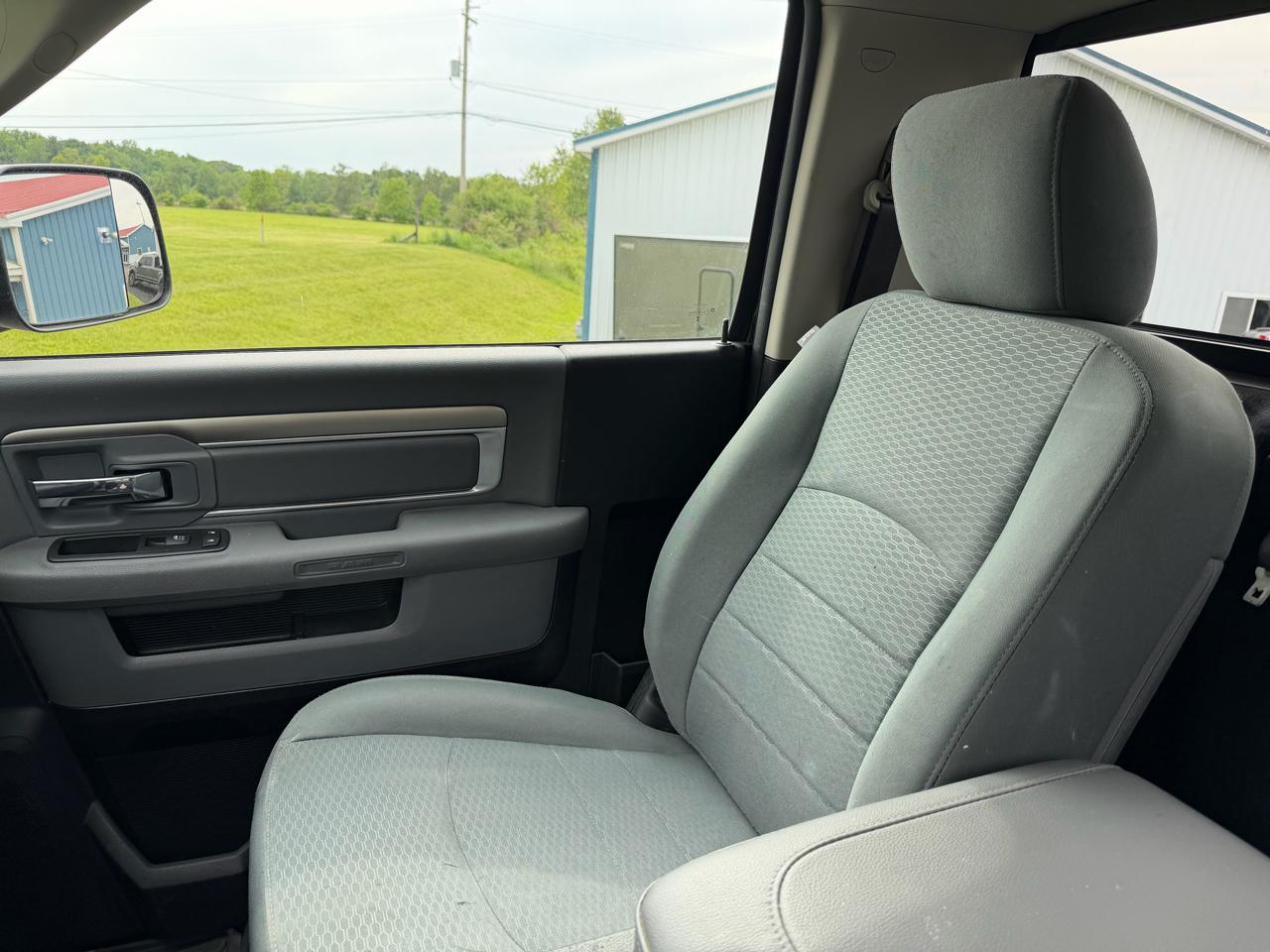 RAM 2500 4WD Reg Cab 140.5" Tradesman 2016