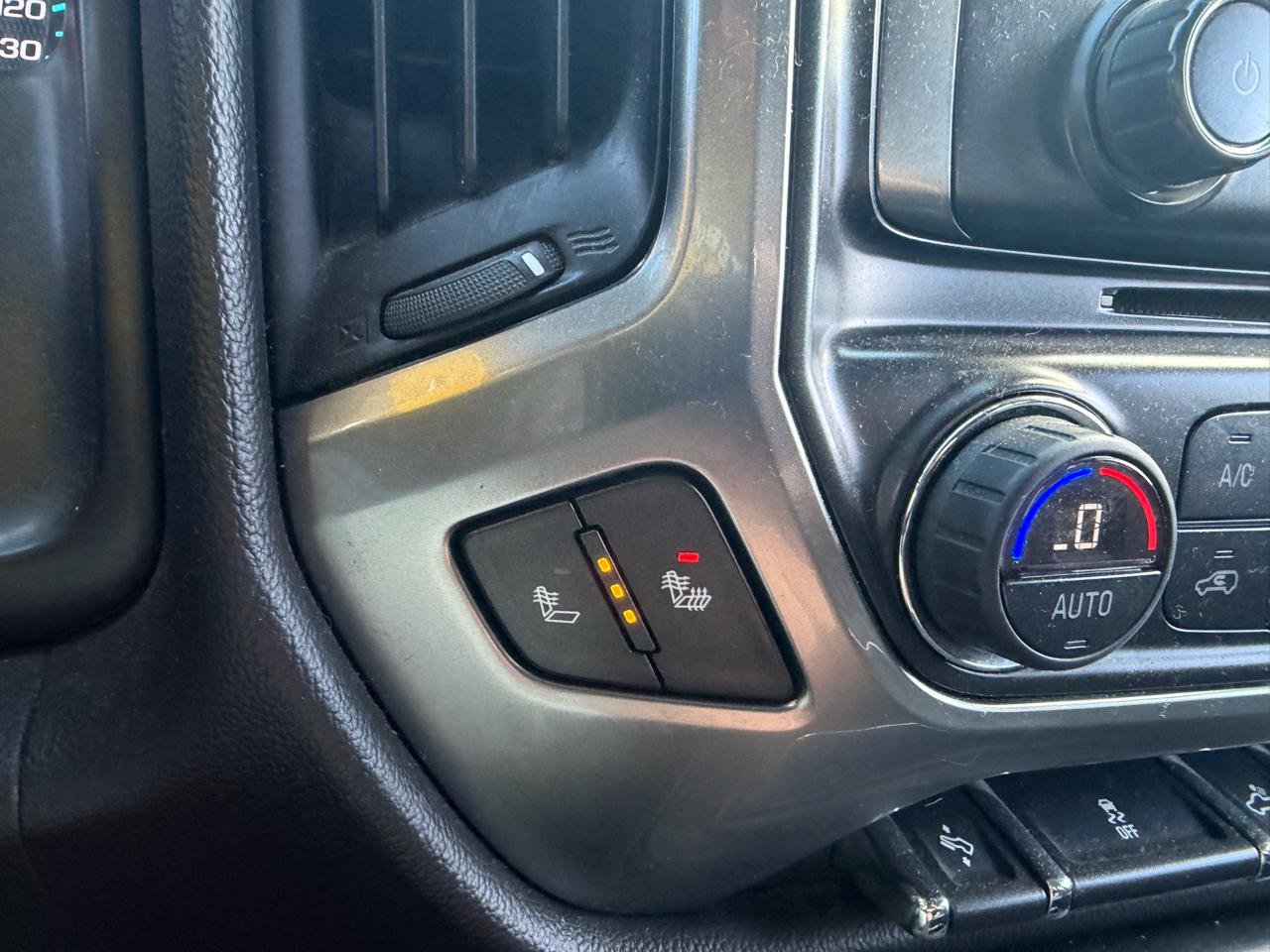 Chevrolet Silverado 1500 4WD Crew Cab 143.5" LT w/2LT 2015