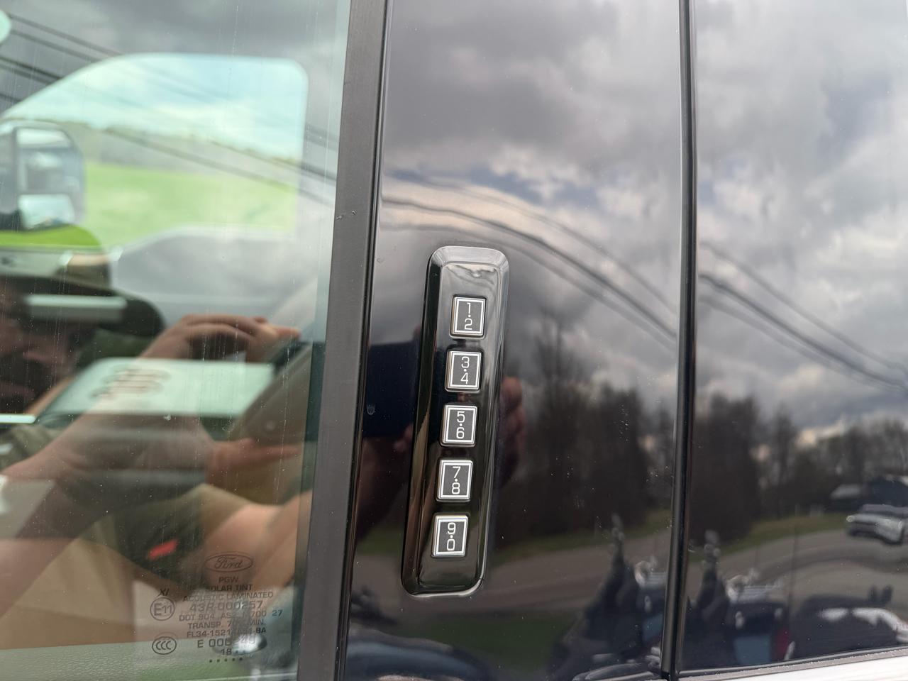 Ford Super Duty F-450 DRW King Ranch 4WD Crew Cab 8' Box 2019