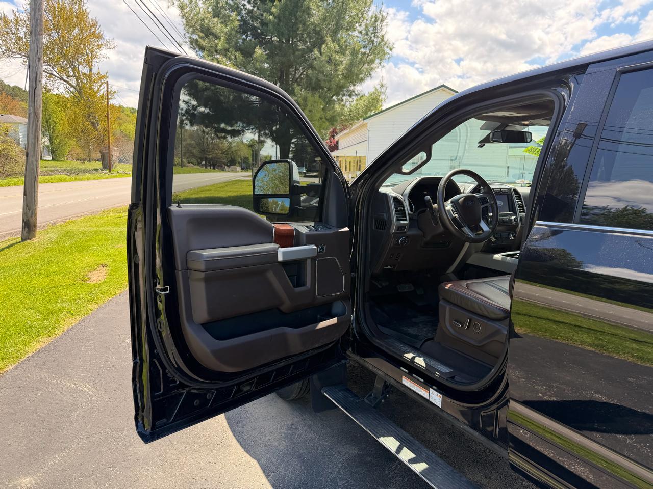 Ford Super Duty F-450 DRW King Ranch 4WD Crew Cab 8' Box 2019