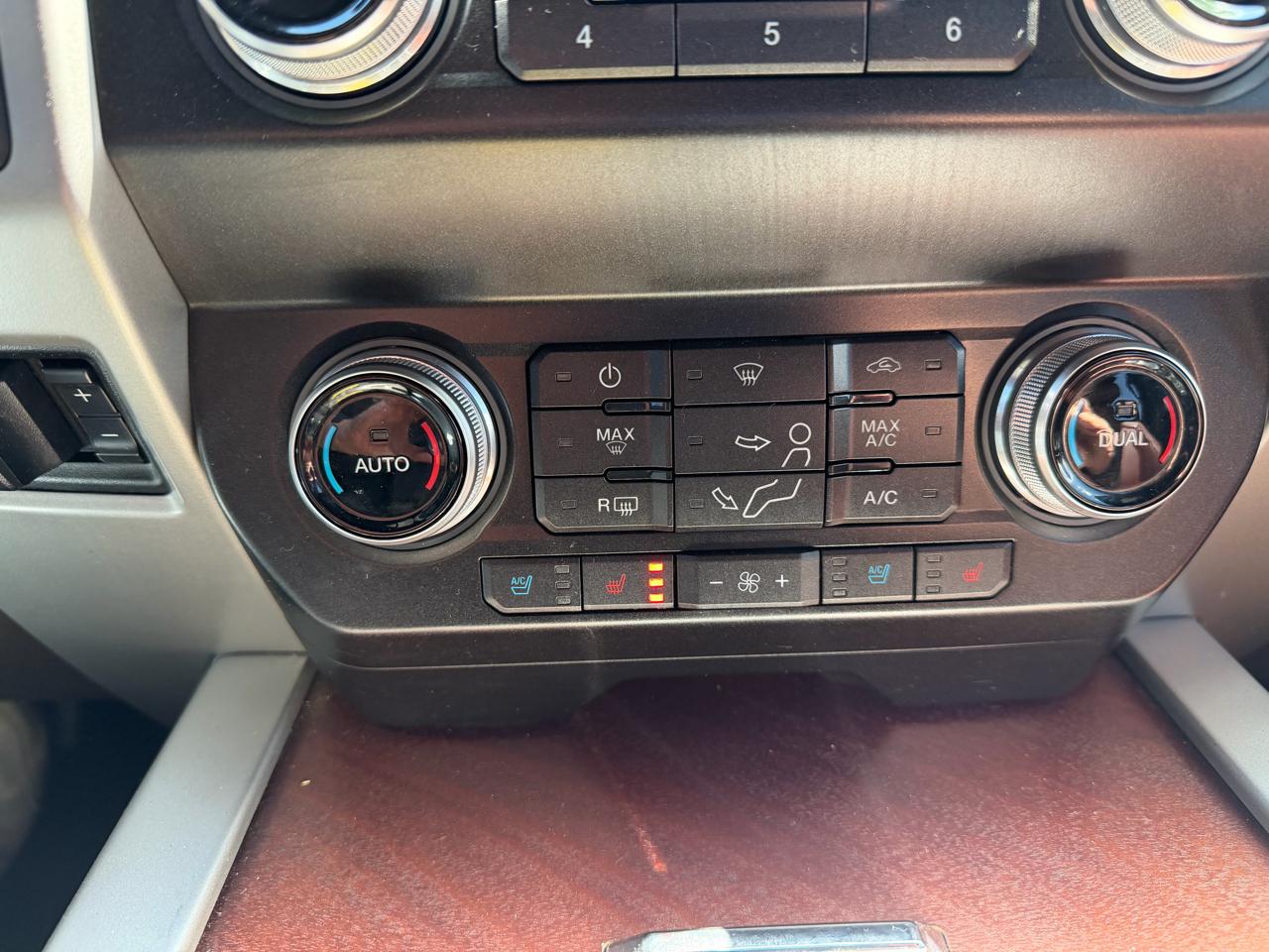 Ford Super Duty F-450 DRW King Ranch 4WD Crew Cab 8' Box 2019
