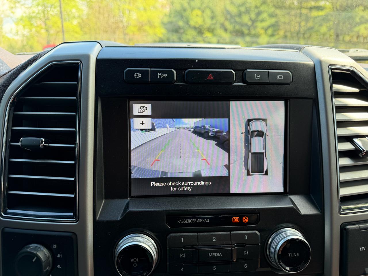 Ford Super Duty F-450 DRW King Ranch 4WD Crew Cab 8' Box 2019