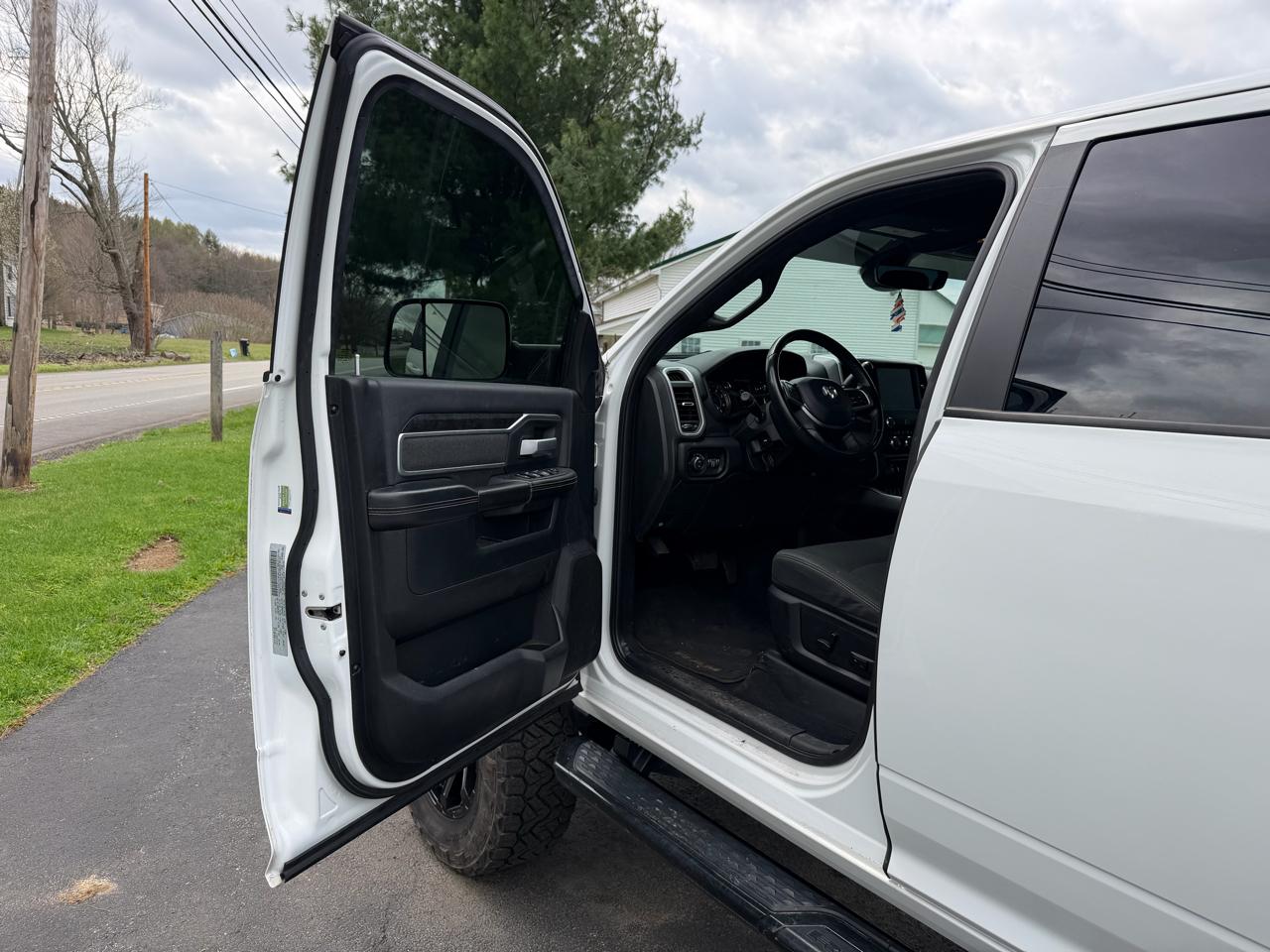 RAM 2500 Big Horn 4x4 Crew Cab 6'4" Box 2020