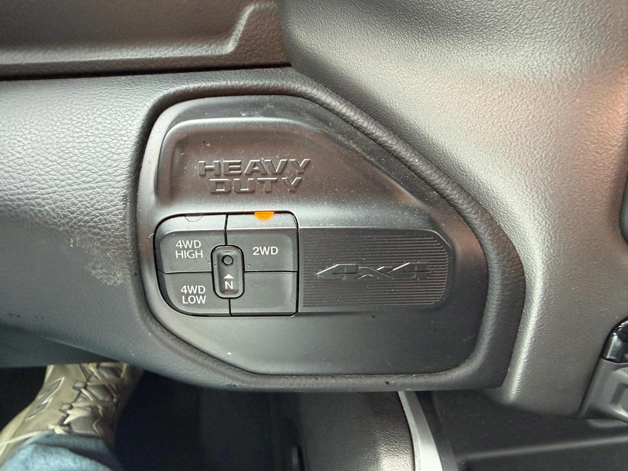 RAM 2500 Big Horn 4x4 Crew Cab 6'4" Box 2020