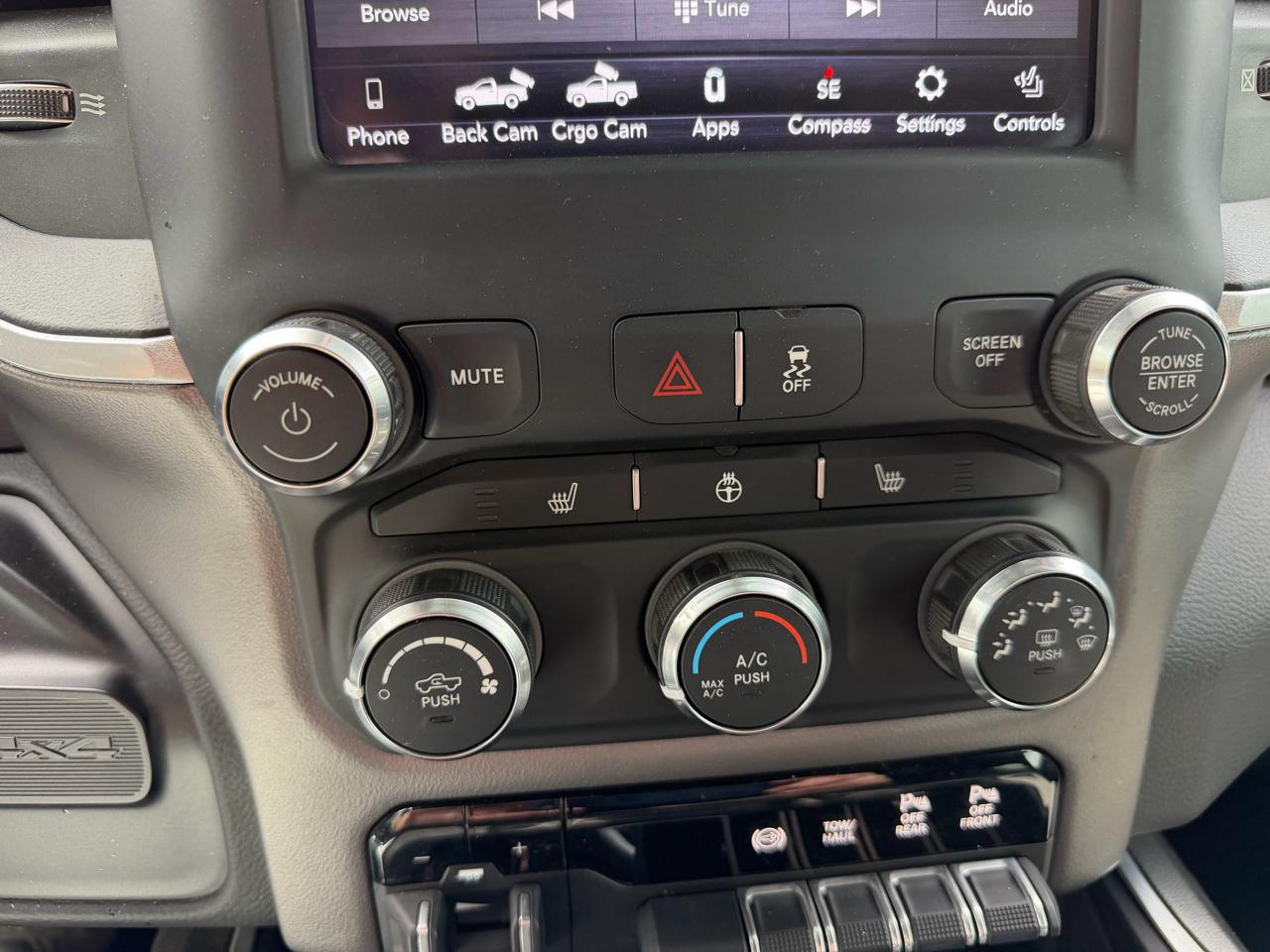 RAM 2500 Big Horn 4x4 Crew Cab 6'4" Box 2020