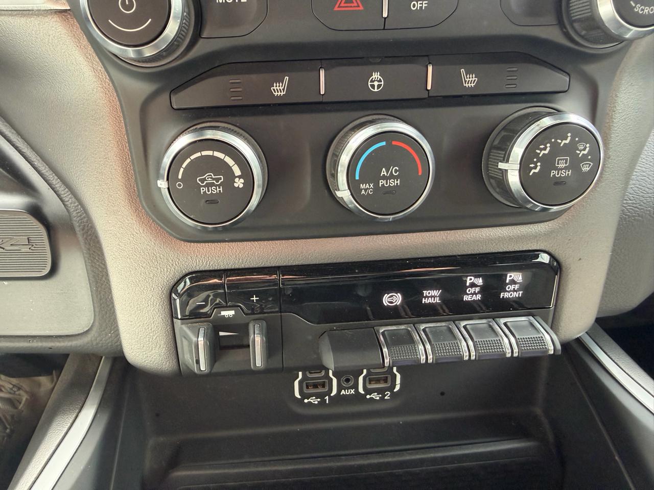 RAM 2500 Big Horn 4x4 Crew Cab 6'4" Box 2020