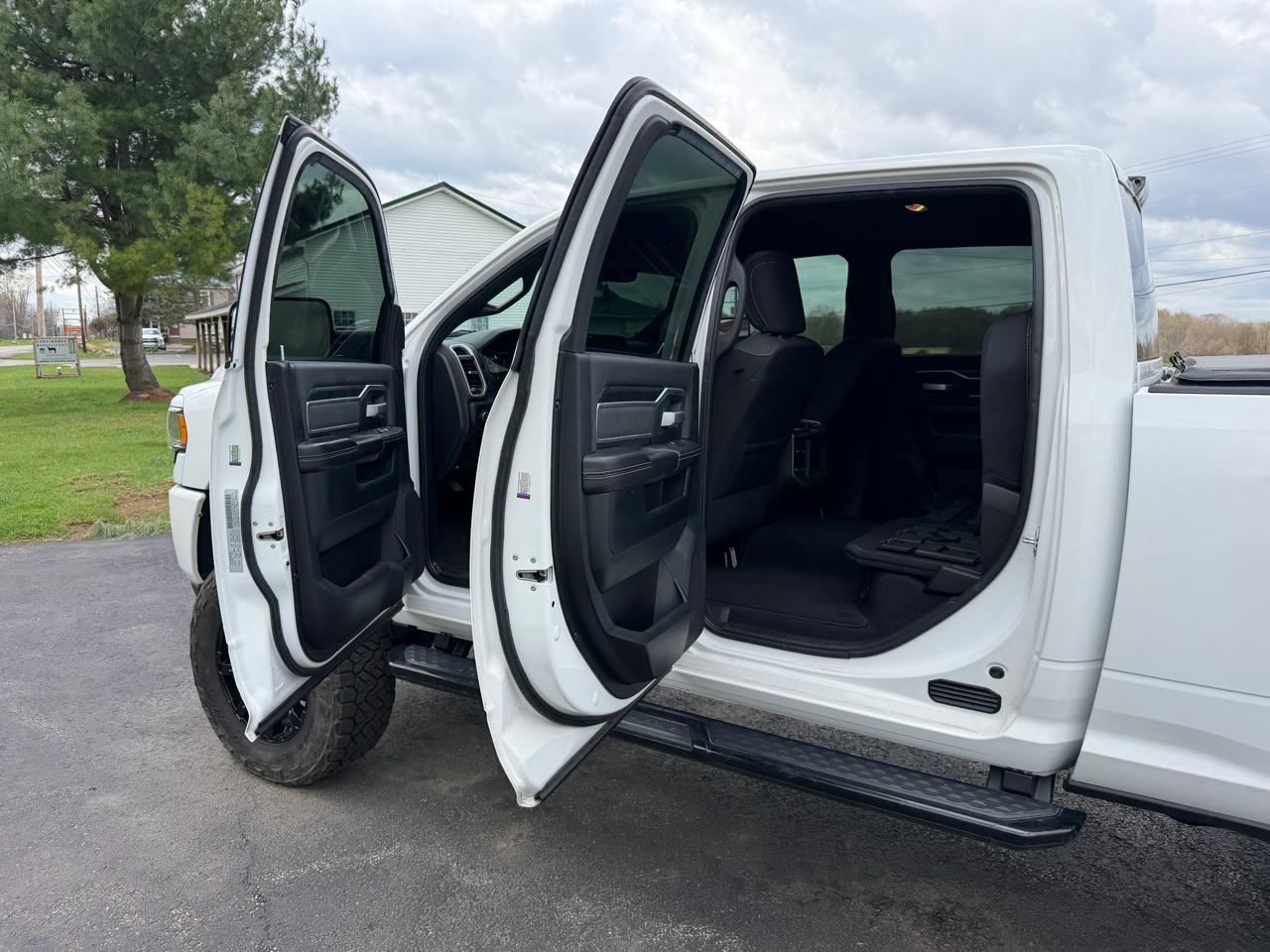 RAM 2500 Big Horn 4x4 Crew Cab 6'4" Box 2020